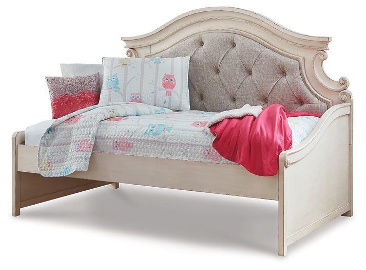 Realyn Twin Day Bed