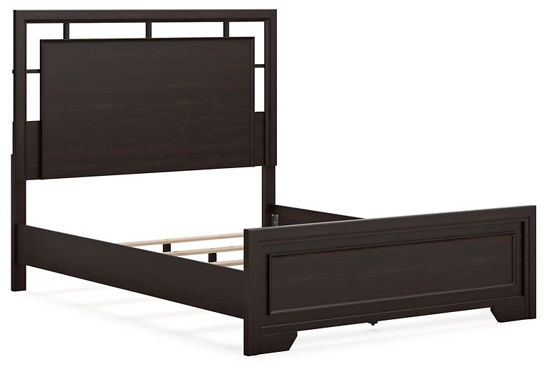 Covetown Queen Panel Bed with Dresser