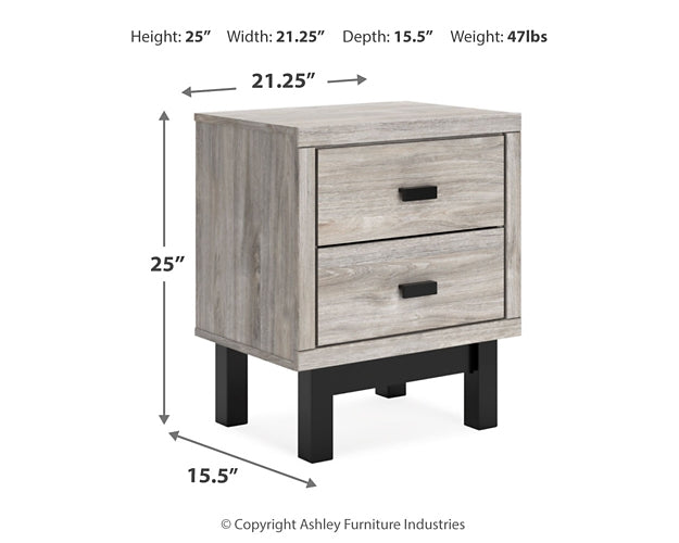 Vessalli King Panel Headboard with Mirrored Dresser and 2 Nightstands